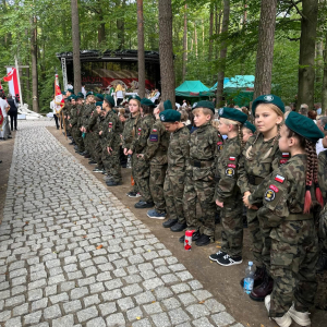Orlęta na uroczystości patriotycznej w Turzy